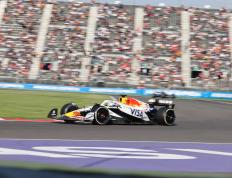 开云体育APP下载-迈凯伦鏖战红牛二队，拉塞尔统治全场的简单介绍