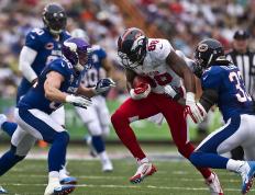 开云体育APP下载-毫厘之间的胜利，梅赛德斯险胜哈斯，维斯塔潘的孤独闪耀