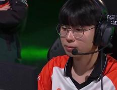 开云体育官方网站-包含T1翻盘IG，Deft开启传奇时刻激烈交锋四强赛，技惊四座的词条