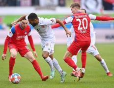 开云体育app-士气不振的汉堡客场不敌不伦瑞克，遭遇连败的简单介绍