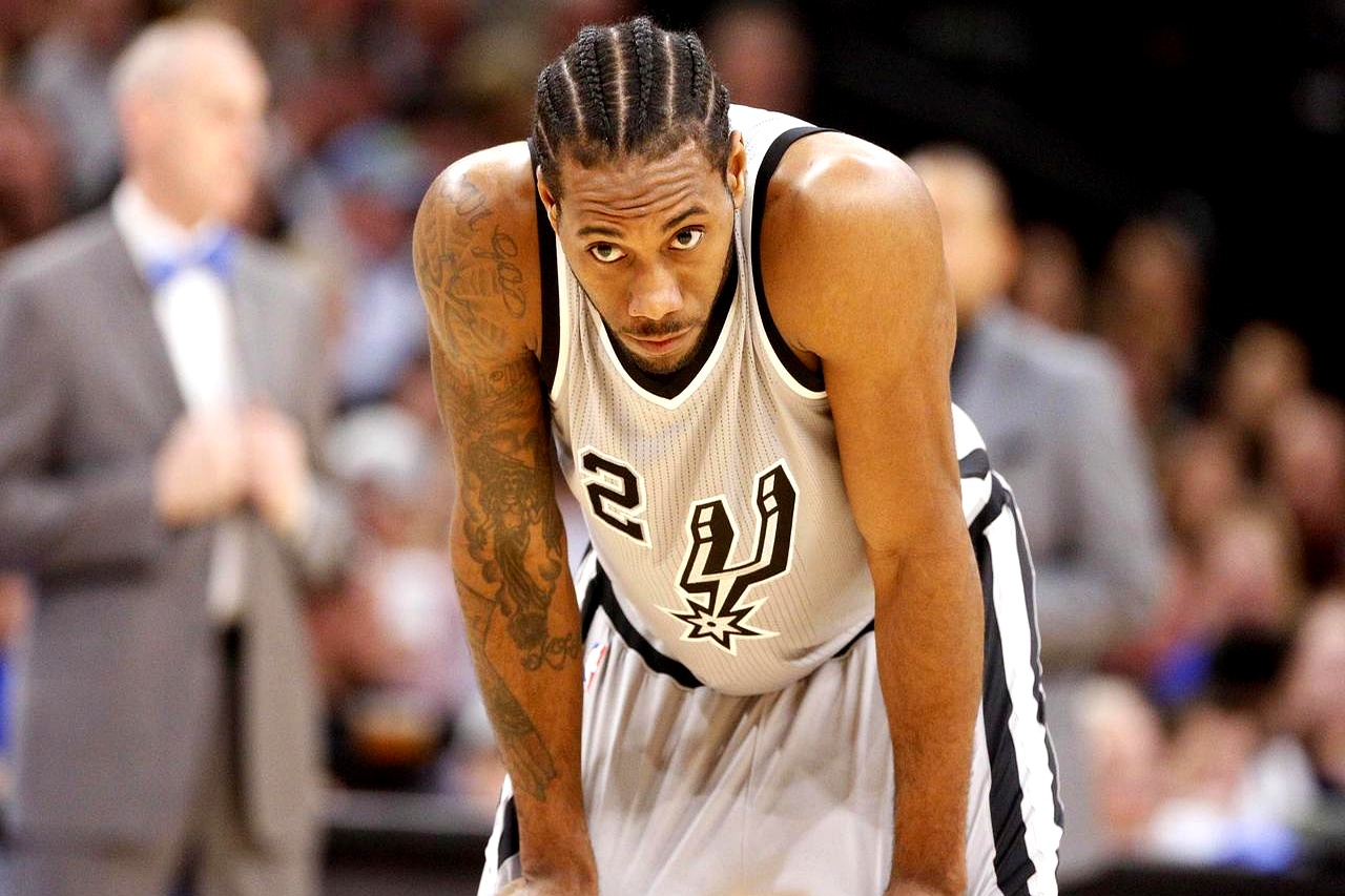 开云下载-马刺战胜尼克斯，莱昂纳德关键时刻发挥出色