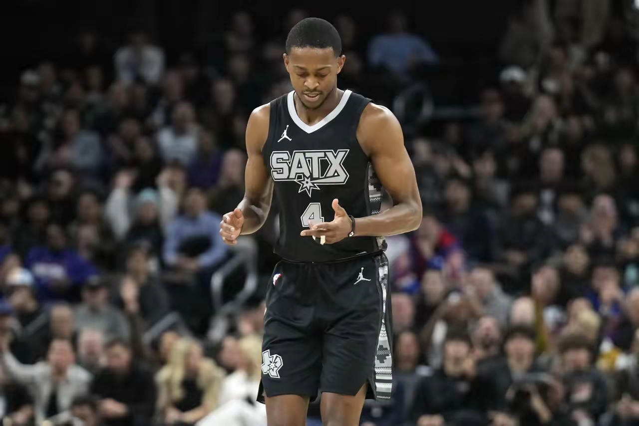 开云体育官网-马刺实力暴涨，西部竞争激烈