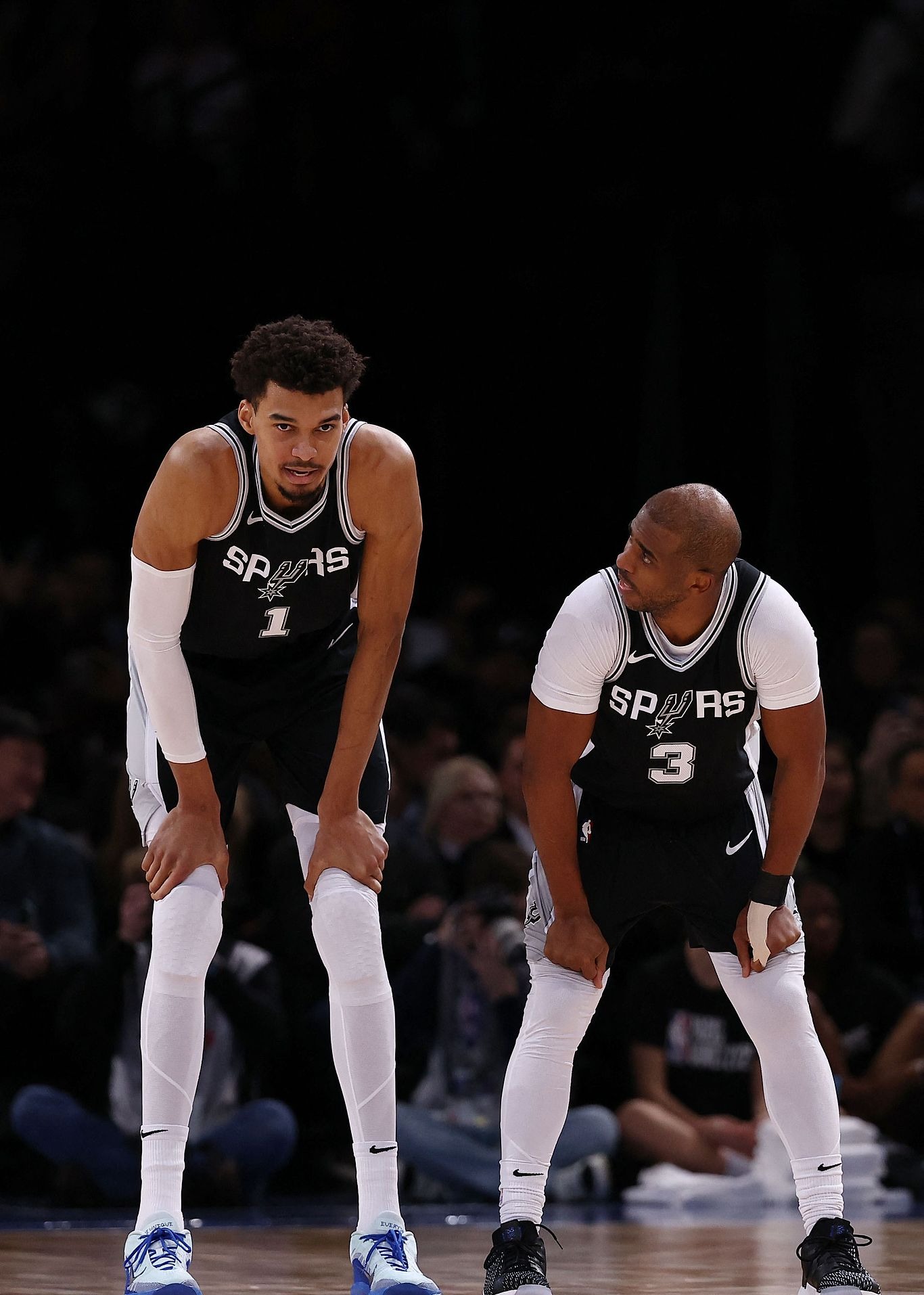 开云体育下载-步行者队战胜马刺，取得关键胜利