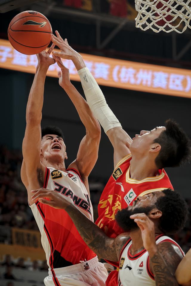 开云官网-浙江男篮战胜对手,奏响胜利的战歌的简单介绍