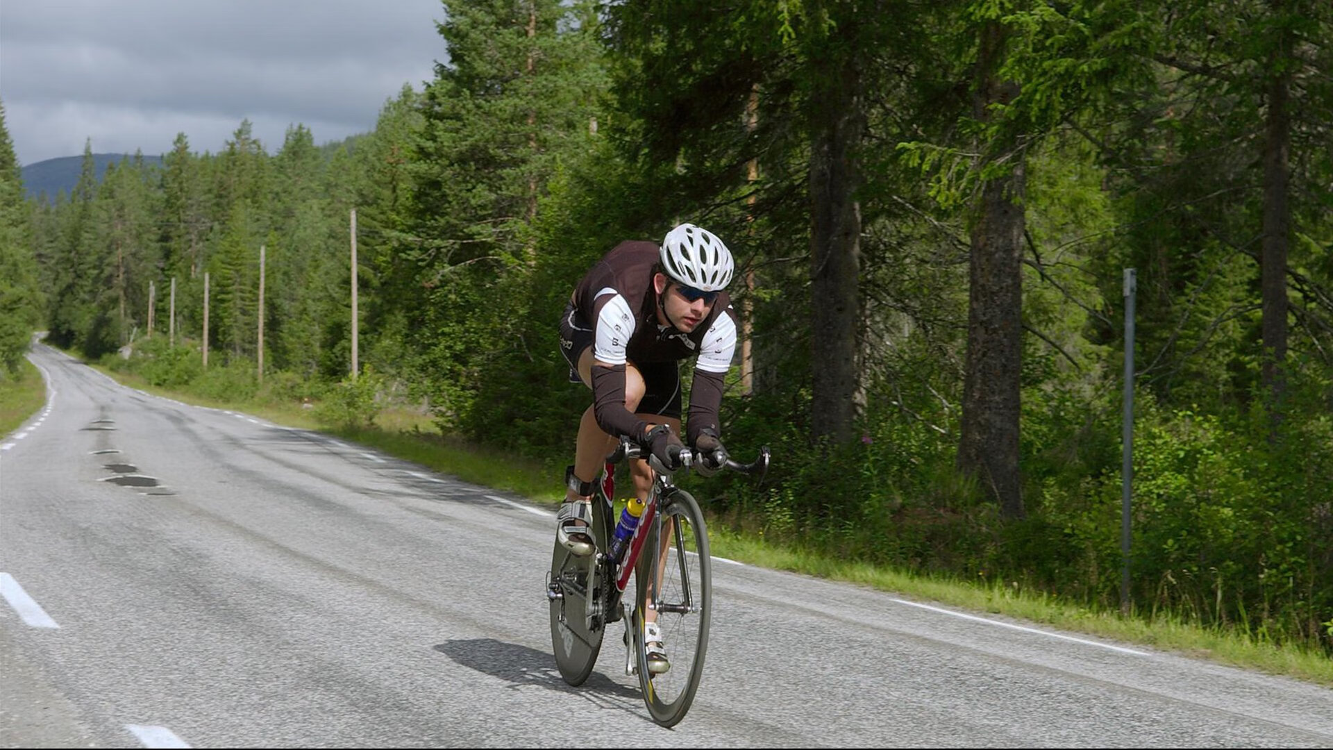 开云体育在线-绿茵场的兵法，从喀麦隆的节奏到罗德里戈的接管