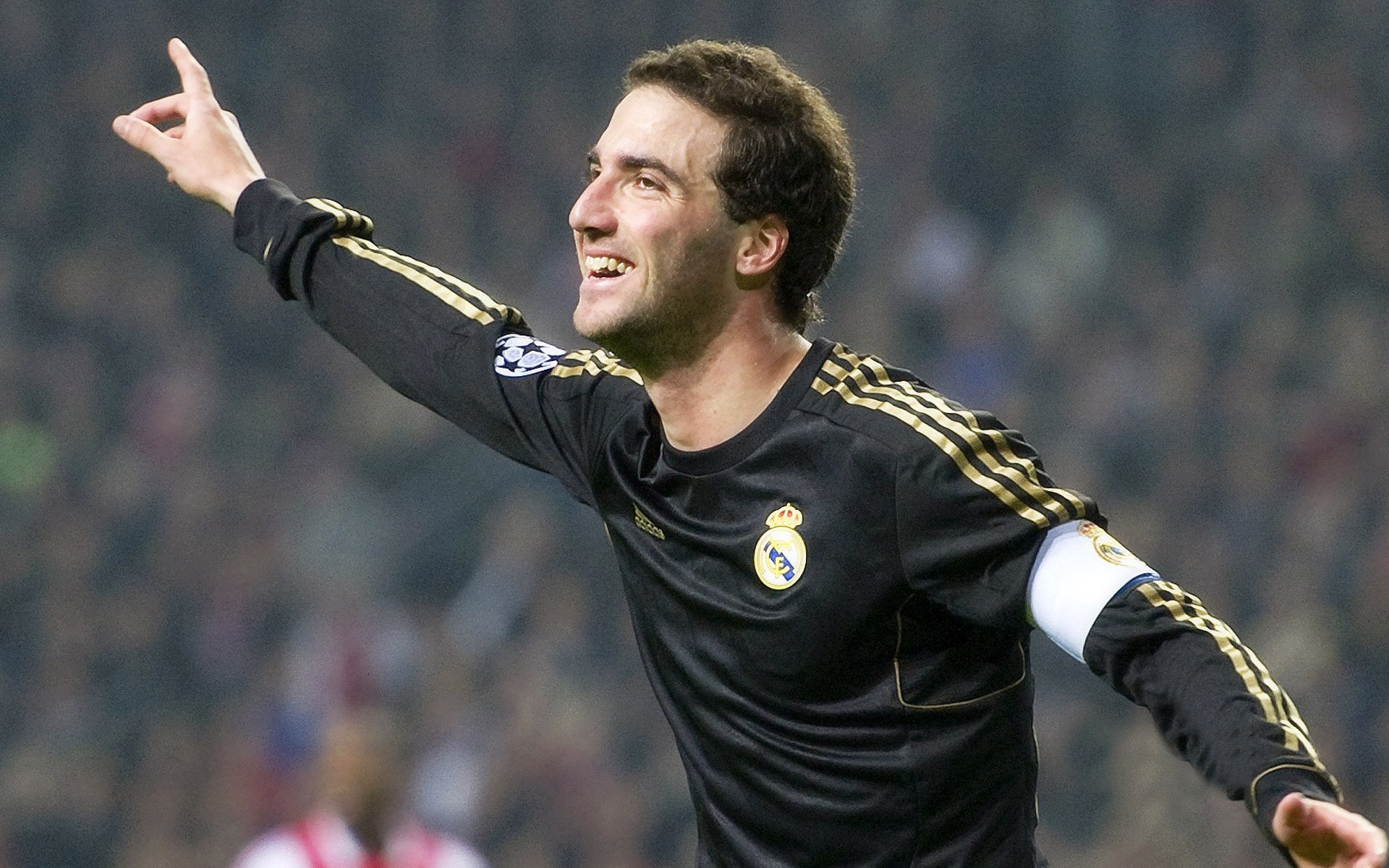 开云体育官方网站-跨越疆界的弧线，当日本足球力克与马龙惊艳在同一夜震颤世界体坛